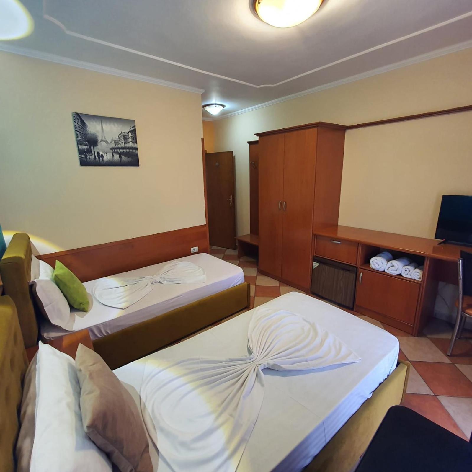 My Rooms Hotel ติรานา ภายนอก รูปภาพ