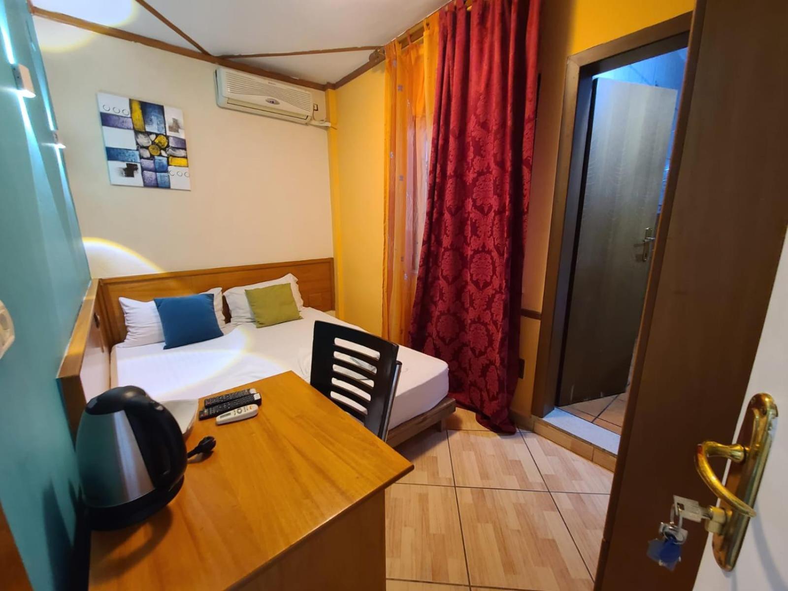 My Rooms Hotel ติรานา ภายนอก รูปภาพ